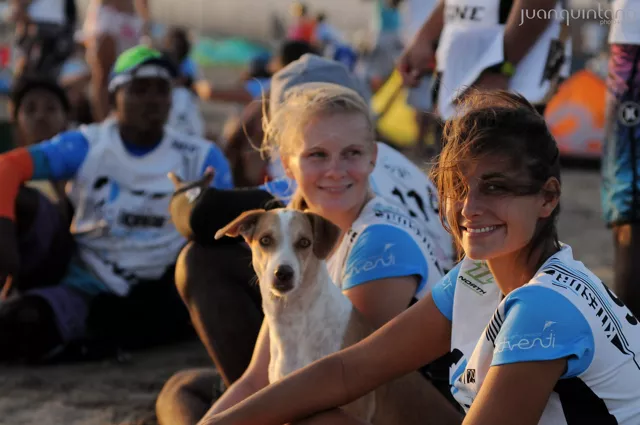 Crowd watching kiteboarding competition at Cabo de la Vela